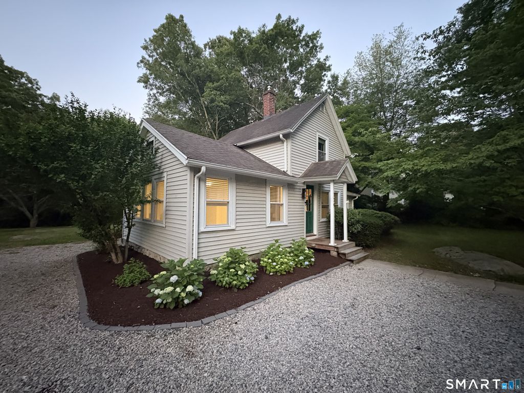 179 Niantic River Road, Waterford, CT 06385