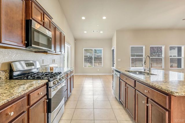 1524 Atlantic Avenue, Lemoore, CA 93245