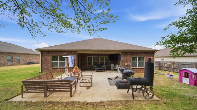 110 ABERDEEN DR, Oakland, TN 38060