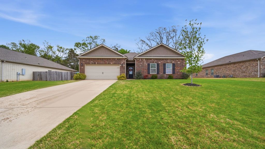 110 ABERDEEN DR, Oakland, TN 38060
