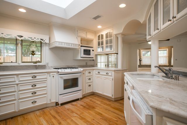 1220 Monroe Street NE, Albuquerque, NM 87110