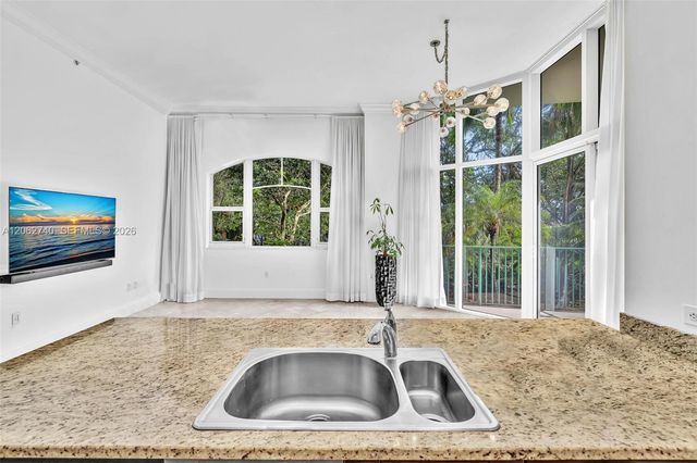 20000 E Country Club Dr 110, Aventura, FL 33180
