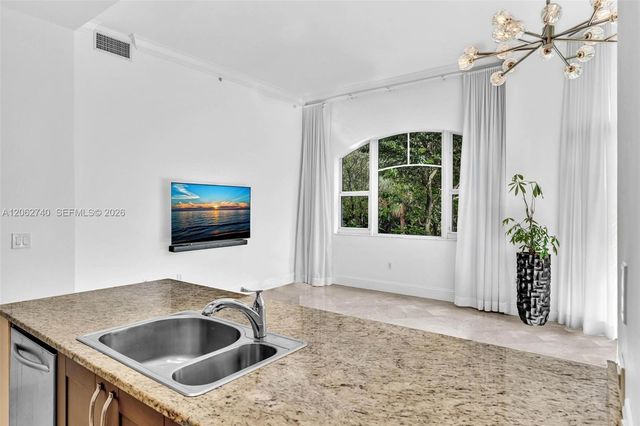 20000 E Country Club Dr 110, Aventura, FL 33180