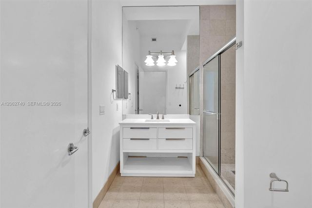 20000 E Country Club Dr 110, Aventura, FL 33180