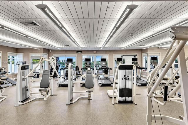 20000 E Country Club Dr 110, Aventura, FL 33180