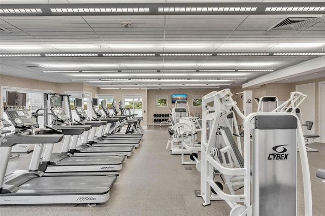 20000 E Country Club Dr 110, Aventura, FL 33180