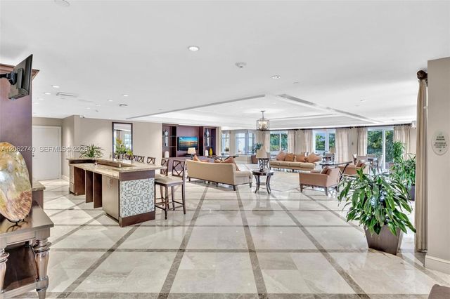 20000 E Country Club Dr 110, Aventura, FL 33180