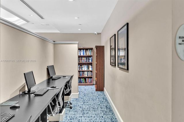 20000 E Country Club Dr 110, Aventura, FL 33180