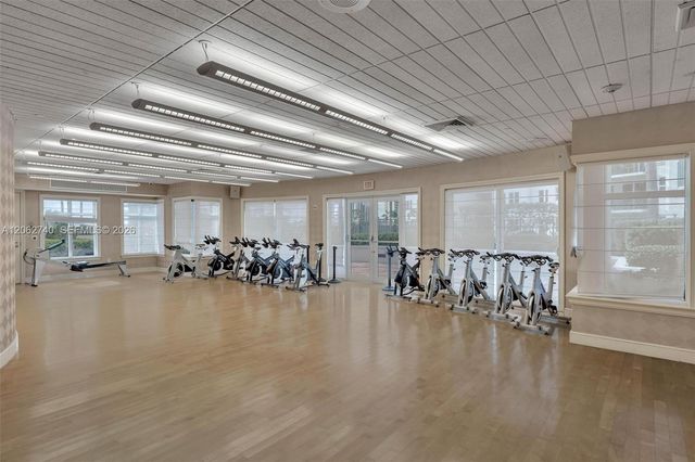 20000 E Country Club Dr 110, Aventura, FL 33180