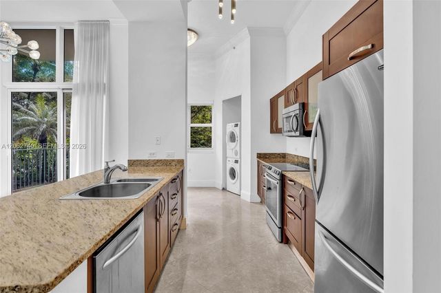 20000 E Country Club Dr 110, Aventura, FL 33180