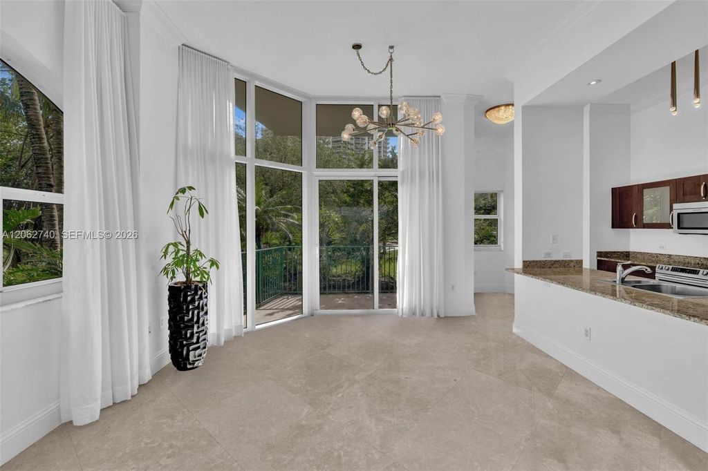 20000 E Country Club Dr 110, Aventura, FL 33180