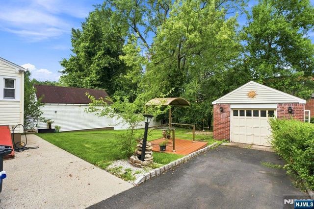 654 Howard Street, Teaneck, NJ 07666