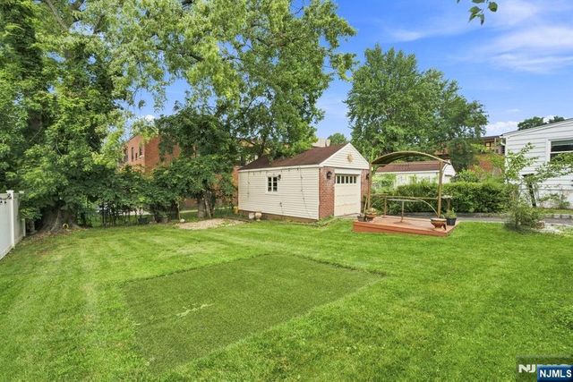 654 Howard Street, Teaneck, NJ 07666