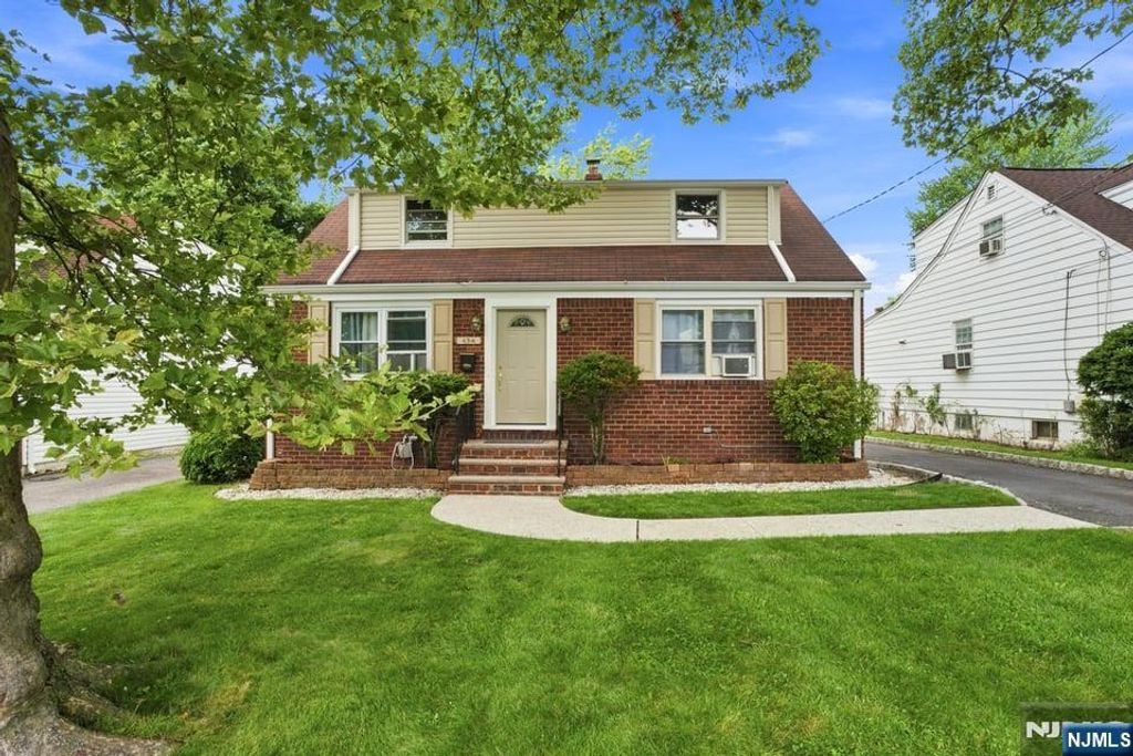 654 Howard Street, Teaneck, NJ 07666