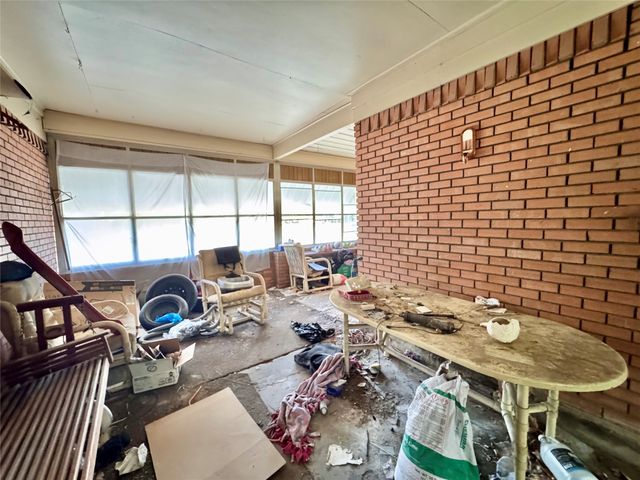 6825 Jewell Avenue, Fort Worth, TX 76112