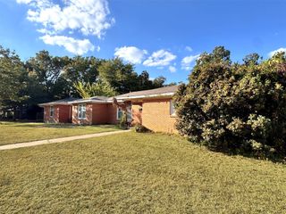 6825 Jewell Avenue, Fort Worth, TX 76112