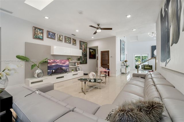 14090 SW 34th St, Miami, FL 33175