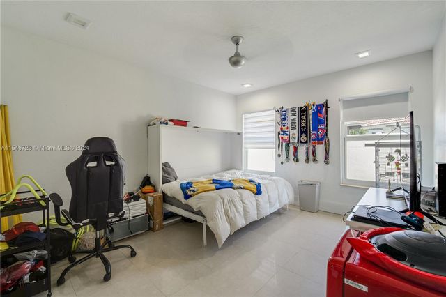 14090 SW 34th St, Miami, FL 33175