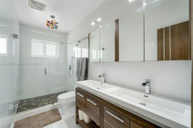 14090 SW 34th St, Miami, FL 33175
