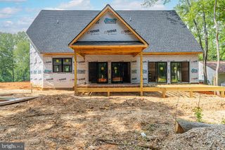 3200 LAKEVIEW PKWY, Locust Grove, VA 22508