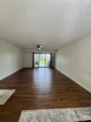 350 Plum Creek Drive 107, Wheeling, IL 60090