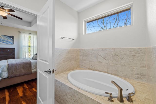 3905 Clinton LN, Lago Vista, TX 78645