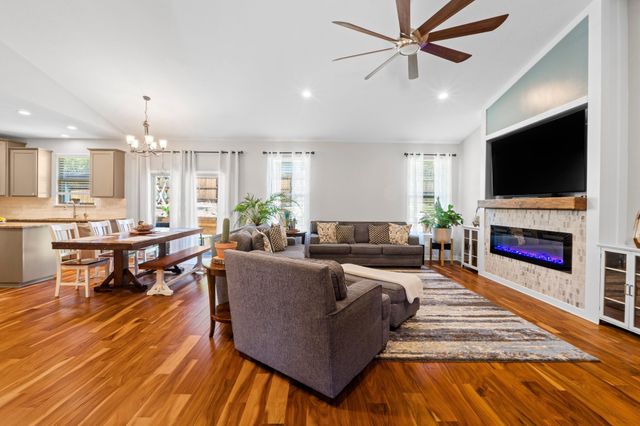 3905 Clinton LN, Lago Vista, TX 78645