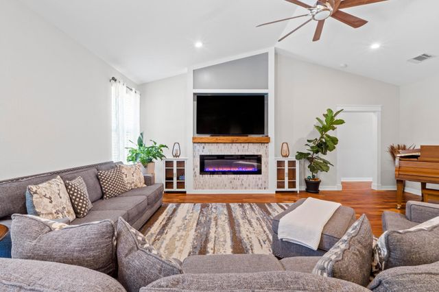 3905 Clinton LN, Lago Vista, TX 78645