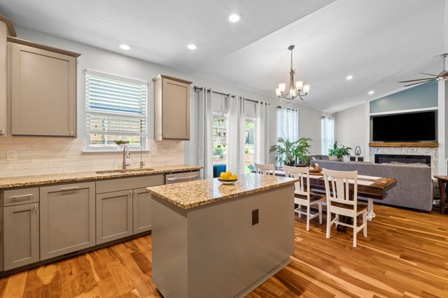 3905 Clinton LN, Lago Vista, TX 78645