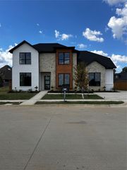 13712 W Riviera Drive, Fort Worth, TX 76028