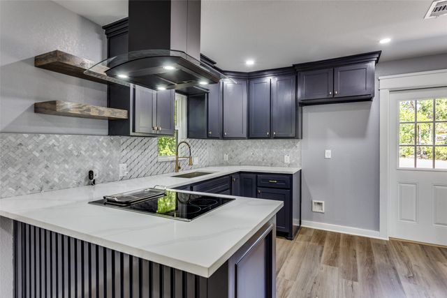 1423 E Davis Avenue, Fort Worth, TX 76104