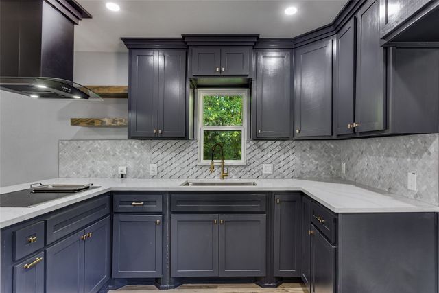 1423 E Davis Avenue, Fort Worth, TX 76104