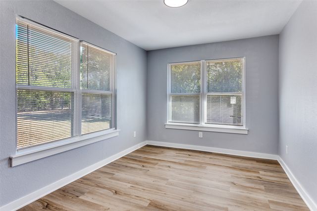 1423 E Davis Avenue, Fort Worth, TX 76104