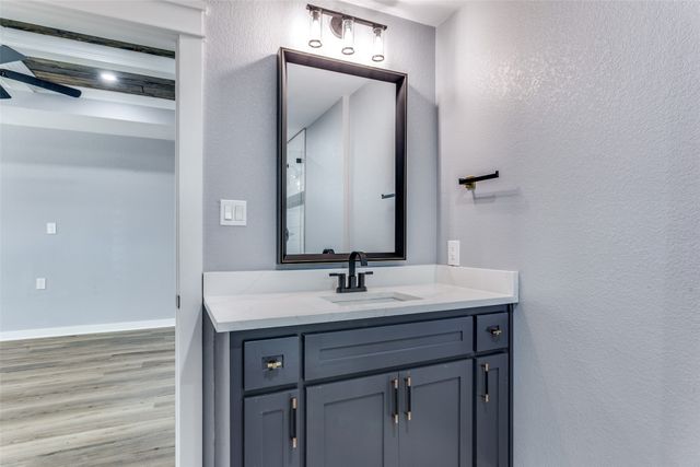 1423 E Davis Avenue, Fort Worth, TX 76104