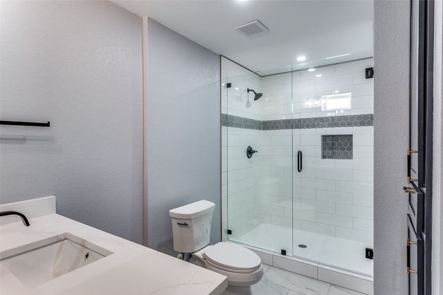 1423 E Davis Avenue, Fort Worth, TX 76104