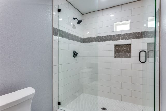 1423 E Davis Avenue, Fort Worth, TX 76104