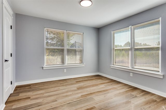 1423 E Davis Avenue, Fort Worth, TX 76104