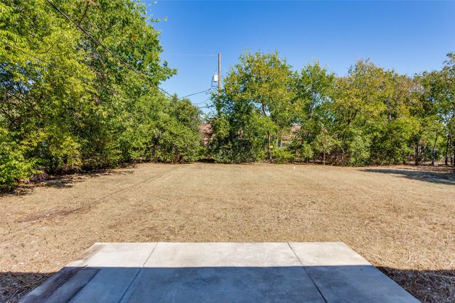 1423 E Davis Avenue, Fort Worth, TX 76104