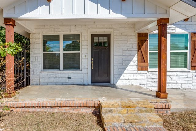 1423 E Davis Avenue, Fort Worth, TX 76104