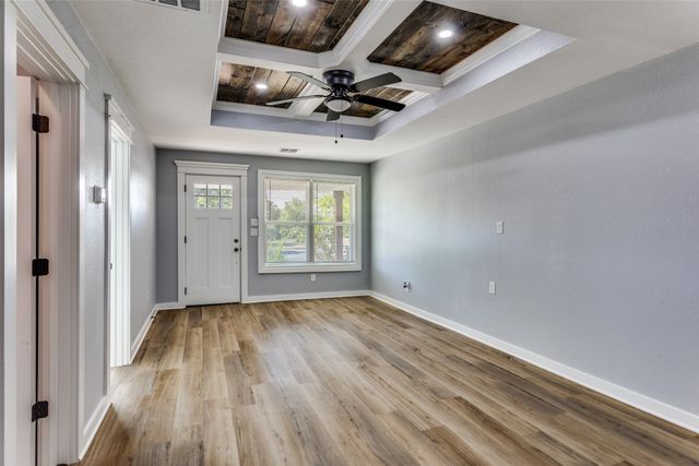 1423 E Davis Avenue, Fort Worth, TX 76104