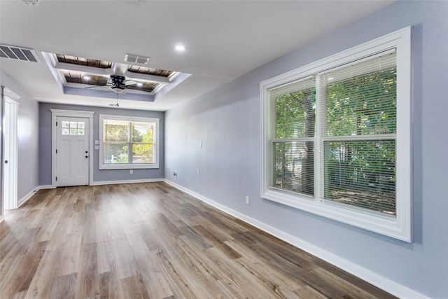 1423 E Davis Avenue, Fort Worth, TX 76104