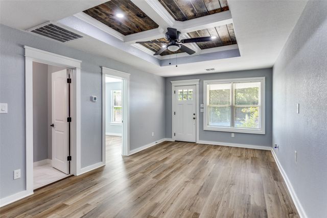 1423 E Davis Avenue, Fort Worth, TX 76104