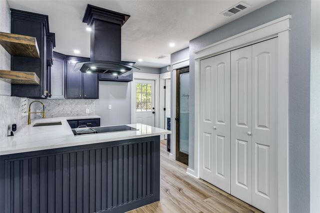 1423 E Davis Avenue, Fort Worth, TX 76104