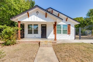 1423 E Davis Avenue, Fort Worth, TX 76104