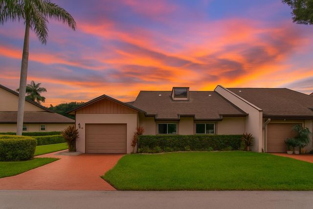 4674 Fountains Drive S, Lake Worth, FL 33467