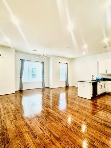 3846 Center Street, Houston, TX 77007