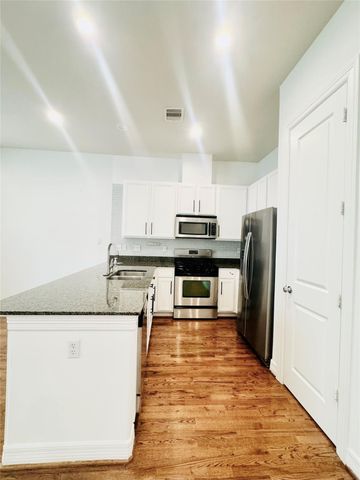 3846 Center Street, Houston, TX 77007