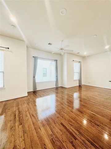 3846 Center Street, Houston, TX 77007