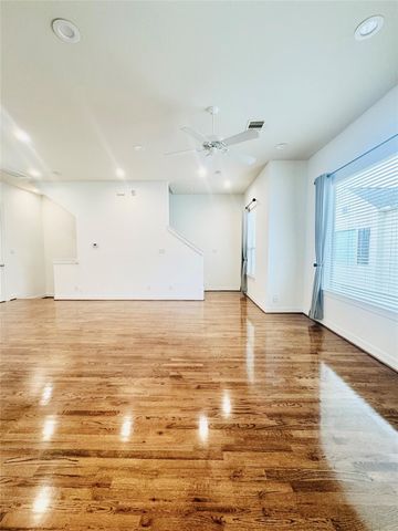 3846 Center Street, Houston, TX 77007