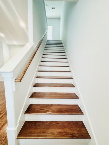 3846 Center Street, Houston, TX 77007